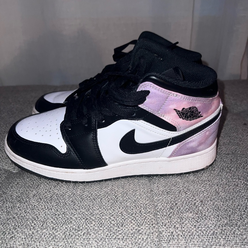 Jordan Women's Black and Pink Sneakers